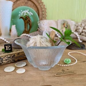 Vintage Glass Bowl 🌼